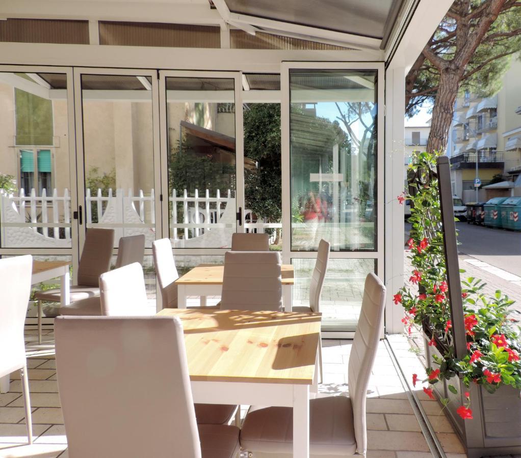 Hotel Saturno Lido di Jesolo Exterior photo